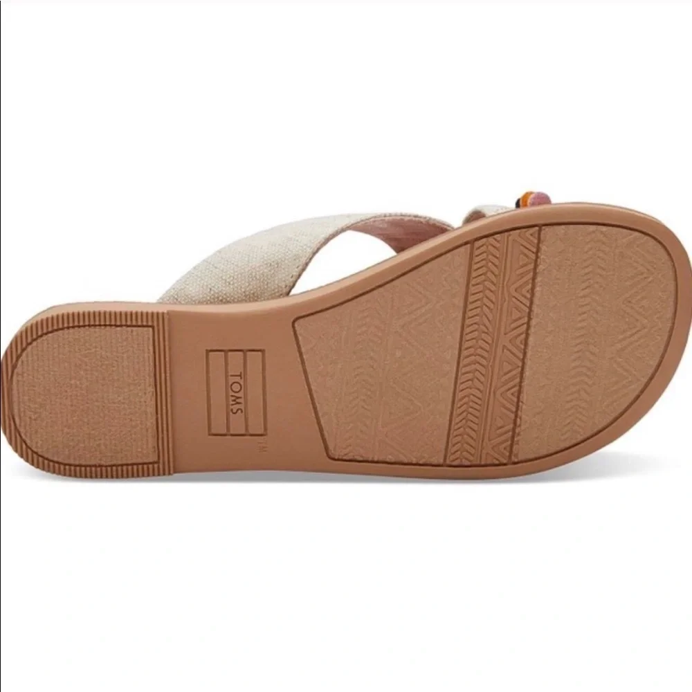 NWT! Tom’s kids’ bohemian Pom Pom sandals. Size 2
